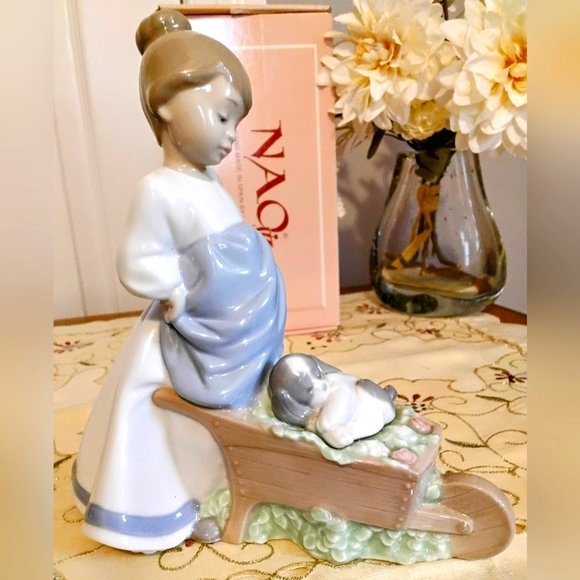 Lladro Girl With Puppy in Wheelbarrow - Picture 9 of 9